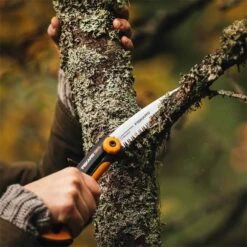 Scie Fiskars Xtract SW73 9 Scie Fiskars Xtract SW73 -Randonnée Et Camping scie pliable fiskars xtract sw73 02